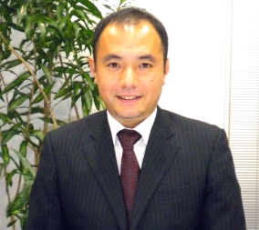 企業の経営課題をアウトソーシングサービスで手助けするビジネスのエスプール＜２４７１＞（ＪＱＳ）。成長の見込まれる、「ロジスティックアウトソーシングの商品発送代行サービス」と、「障がい者雇用支援サービス」に力を入れている。浦上壮平社長は、学生時代、サッカーで鍛えた、「どんな状況でも勝利を目指す強い思い」で経営に取り組んでいる。