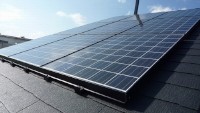 京セラが公開した太陽光発電システ「ECONOROOTS typeU」の設置イメージ 

