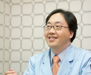 江南Sスキンケアクリニックのホン・ソクジン院長（財経日報）