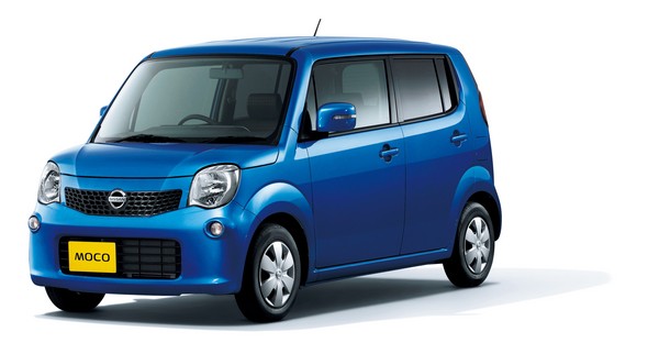 日産自動車が15日、フルモデルチェンジして発売した軽自動車「モコ」（カシミールブルー）