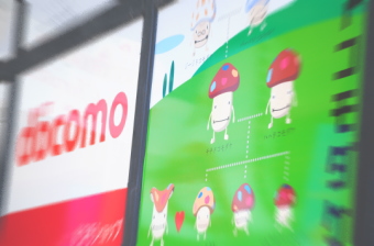 NTTドコモ<9437>(東1)は24日、朝方15万5700円(1000円高)まで反発したものの、後場は15万3400円(1300円安)まで下げて軟調で、終値は15万3800円(900円安)となり3日続落。 NTTドコモ<9437>(東1)は24日、朝方15万5700円(1000円高)まで反発したものの、後場は15万3400円(1300円安)まで下げて軟調で、終値は15万3800円(900円安)となり3日続落。