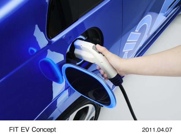 ホンダが上海モーターショーで出展している電気自動車（EV）のコンセプトモデル「フィットEVコンセプト」