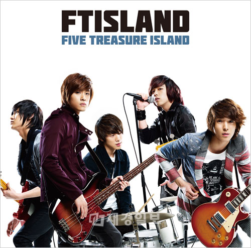 日本での初アルバム「FIVE TREASURE ISLAND」がオリコン1位を記録した韓国の男性バンド「FTISLAND（エフティーアイランド）」。