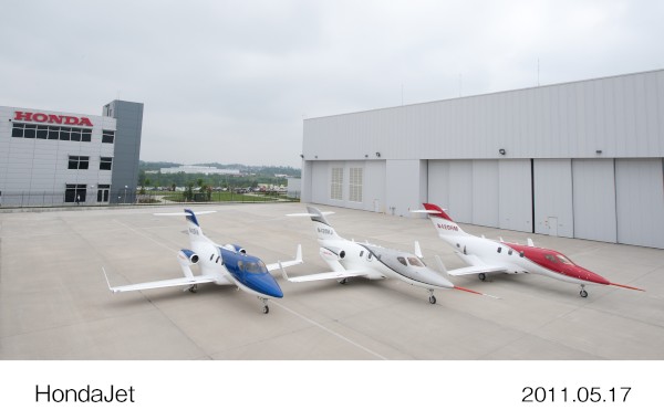 HondaJet (左から順にコンセプト実証機、量産型初号機、量産型3号機)(ホンダ提供)