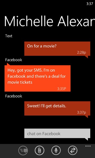 「スレッド」内でテキストメッセージ（SMS）、フェイスブック（Facebook）、チャット、Windows Liveメッセンジャーなどを簡単に切り替えて利用できる。