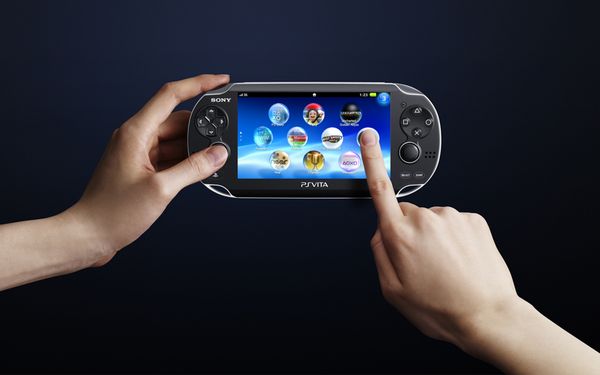 ソニーの新携帯ゲーム機「PS Vita」年末に発売　24,980円から