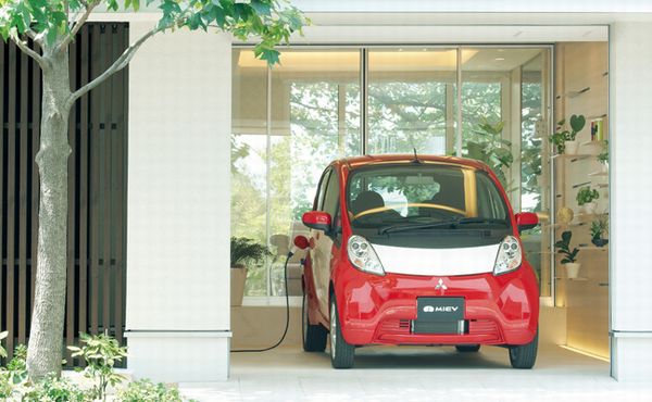 三菱自動車のEV「i-MiEV（アイ・ミーブ）」