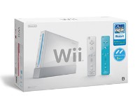 任天堂は家庭用ゲーム機「Wii」の本体セットに専用コントローラ「Wiiリモコンプラス」1個とWiiのゲームソフト「Wii Sports Resort」を追加同梱して販売すると発表した。