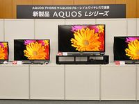 スマートフォン「AQUOS PHONE（アクオス・フォン）」や「AQUOSブルーレイ」とのワイヤレス連携を強化したシャープの液晶テレビ「AQUOS Lシリーズ」