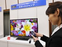 スマートフォン「AQUOS PHONE（アクオス・フォン）」や「AQUOSブルーレイ」とのワイヤレス連携を強化したシャープの液晶テレビ「AQUOS Lシリーズ」