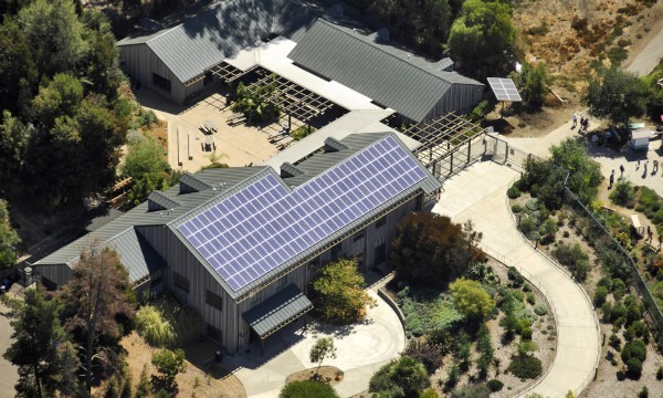 ソーラーシティの太陽光発電システムの設置例。