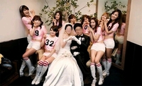 韓国人気アイドルグループ「少女時代」が出席した、マネージャーの結婚写真が話題だ。写真=オンラインコミュニティ