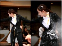 “女ハンター”パク・ミニョンが14日放送の韓国SBS水木ドラマ「シティーハンター」16話で体を張って卵攻撃を遮るシーンを熱演する。写真 = SSD