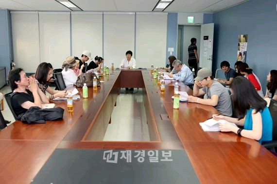 韓国MBCで8月に放送が始まる水木ドラマ「負けてたまるか！」（脚本イ・スクジン、演出イ・ジェドン）の出演陣、チェ・ジウ、ユン・サンヒョンらがシナリオの練習を始めた。