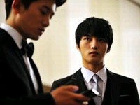 8月3日から放送の韓国ドラマ「ボスを守れ」で、俳優チソンとJYJのメンバーで俳優のキム・ジェジュン演じるカリスマボスに注目が集まっている。写真=エイストーリー