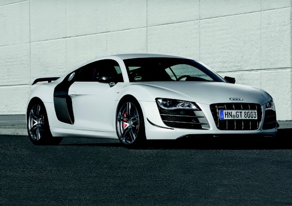 アウディ・ジャパンスが国内では5台限定で販売するスポーツカー「アウデ R8」の限定生産バージョン「アウディR8 GT」。