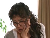 韓国SBS週末ドラマ「女の香り」のキム・ソナの涙の演技が好評だ。23日初放送された本ドラマではロマンティックコメディーの女王として名高い彼女が泣きながら辞表を出すシーンを演じ、お茶の間を感動させた。