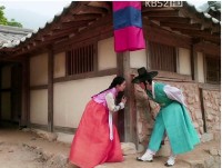 朝鮮版「ロミオとジュリエット」として話題の韓国KBS水・木ドラマ「姫の男」に登場する “爽やかカップル”（パク・シフとムン・チェウォン）の美しく愛らしい姿が、放送わずか2話目にして視聴者の心を惹きつけている。