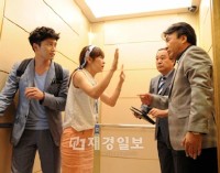 韓国SBS新水・木ドラマ「ボスを守れ」(脚本クォン・ギヨン、演出ソン・ジョンヒョン、製作会社エイストーリー)で、チェ・ガンヒがエレベーターでアクションを披露し、注目されている。