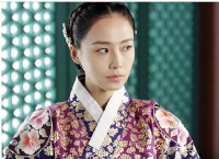 韓国KBSの水木ドラマ「姫の男」（脚本ジョ・ジョンジュ、キム・ウク演出キム・ジョンミン）で朝鮮絶世の美女キョンヘ姫役を熱演中のホン・スヒョンに視聴者が大きな関心を寄せている。 