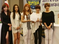 「2010-2012 Visit Korea Year（韓国訪問の年）記念 2011 K-POPカバーダンスフェスティバル」の広報大使就任式が10日、韓国のプレスセンター記者会見場で開かれ、韓国女性歌手グループの「KARA」(カラ)が広報大使に就任した。