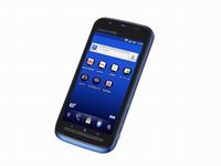 KDDI、auスマホでデータ通信速度制御の適用を開始　10月1日から。写真は同社のスマホ、「AQUOS PHONE IS12SH 」