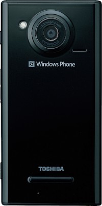 米マイクロソフトのスマートフォン向けOS「Windows Phone（ウィンドウズフォン） 7.5」を搭載した「Windows Phone IS12T」（提供：KDDI）