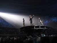 BEAST、4Minute、G.NAを擁するCUBEエンタテインメントが25日、日本武道館でファミリ―コンサートを開催し、会場に集まった9500人のファンを熱狂させた。写真はライブ中のBEAST。