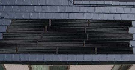京セラが発売する屋根材一体型の太陽光発電システムの新製品「新型HEYBAN」の設置イメージ（同社発表資料より）