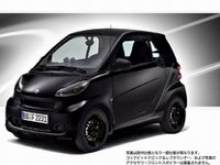 マイクロコンパクトカー「スマート フォーツー」の特別仕様車「smart fortwo black edition coup? mhd」（画像：スマート　ウェブサイトより）
