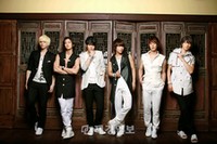 6人組男性アイドルグループ「超新星」の、日本11都市15か所のコンサートチケットがツアー開始前に売り切れるという快挙を成し遂げた。チケットの数は3万5000席。