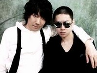 韓国男性アイドルグループ「SUPER JUNIOR」(スーパージュニア）のメンバー、キム・ヒチョルが1日の入隊を控え、坊主の写真を公開した。写真=キム・ヒチョルのツイッター