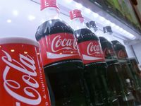 LED照明を使用したコカ･コーラ自動販売機（写真：日本コカ・コーラ　提供）
