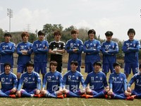 韓国人気男性グループ「JYJ」のキム・ジュンス、「BEAST」(ビースト)のユン・ドゥジュンなど、超豪華アイドルスターたちで構成されたサッカーチーム「FC MEN」が、チュソク(秋夕：陰暦の8月15日)を迎え、異色のサッカー対決を繰り広げる予定だ。
