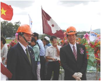 鍬入れ式の様子　写真左より：CSC鄒若齊会長、住友金属 友野宏社長（写真提供：住友金属工業）