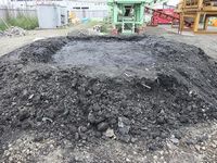 ガレキを含んだ泥土（写真提供：新日本製鉄）　