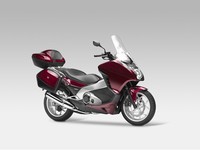 ホンダは26日、125ccスクーター用エンジンと、500cc～750ccクラスのミドルクラス二輪車向け新型エンジンを開発したと発表した。写真は、INTEGRA ミラノショーに出品予定のミドルクラス用新型エンジン搭載車（写真提供：ホンダ）