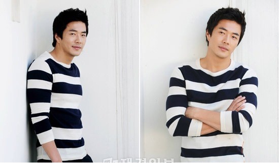 韓流スターのクォン・サンウとユン・サンヒョンが同じ服を着ても違った雰囲気を出し、話題になっている。写真＝インターネットコミュニティ