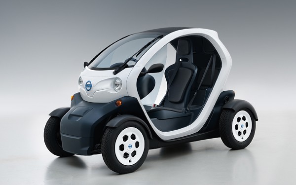 日産自動車が公道走行で実証実験を行う2人乗りの電動小型車両「NISSAN New Mobility CONCEPT」（写真提供：日産自動車）