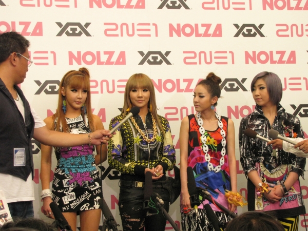 2NE1、日本初ツアー｢NOLZA in Japan｣：フォトセッション（12）