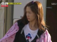 少女時代がスッピン姿を公開し、話題となっている。9日に放送された韓国SBS『日曜日が好き－ランニングマン』で、少女時代のユナ、ユリ、ソヒョン、ヒョヨン、ジェシカ、テヨンは朝早くからペアレースに参加した。
