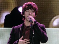 「2011Asia Song Festival」で華やかなステージ：イ・スンギ（2）