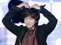 「2011Asia Song Festival」で華やかなステージ：イ・スンギ（3）