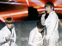 「2011Asia Song Festival」で華やかなステージ：SUPER JUNIORイトゥク(2)