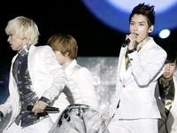 「2011Asia Song Festival」で華やかなステージ：SUPER JUNIORリョウク