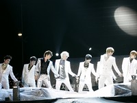 「2011Asia Song Festival」で華やかなステージ：SUPER JUNIOR（１）