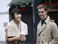 韓国女優ハ・ジウォンが、イギリスで写真撮影中に現地の美男子からアプローチされた事情が公開されて話題となっている。