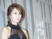 ソウル・ヨクサム洞のRAUMで20日午後、ファッションマガジン『W KOREA』が第6回乳がんキャンペーン“LOVE YOUR W”を開催し、少女時代ジェシカらが参加した。写真はユン・ウネ。