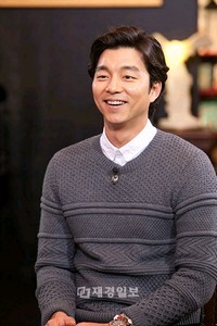 韓国俳優コン・ユが理想のタイプを告白した。22日に放送された韓国KBS2TV「芸能街中継」のインタービューで「知的な女性が好き。実は外見も重要になってきた」と打ち明けた。