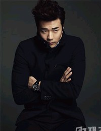 韓国俳優クォン・サンウがモデルを務めるEmporio Armani（エンポリオ・アルマーニ）腕時計の2011秋冬モデルのグラビアが公開された。
